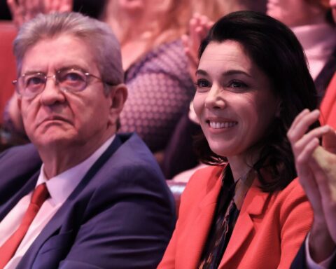 Municipales 2026 à Paris : Mélenchon dénonce l'absence de Chikirou lors du débat BFMTV