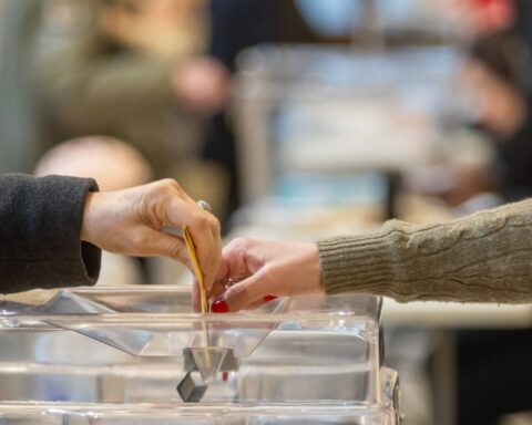 Municipales 2026 : Charles Hittler réélu à Arcis-sur-Aube face à Antoine Renault-Zielinski