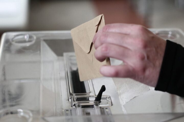 Municipales 2026 : un site utilise l’IA pour convertir les programmes candidats en quiz