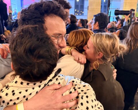 Municipales 2026 : victoire d'Emmanuel Grégoire à Paris, symbole de la résistance contre la droite