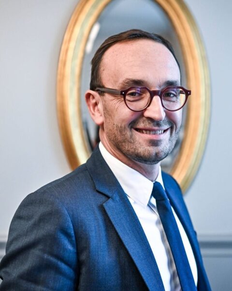 Municipales à Bordeaux : l'opposition souligne l'importance d'un résultat serré pour Thomas Cazenave