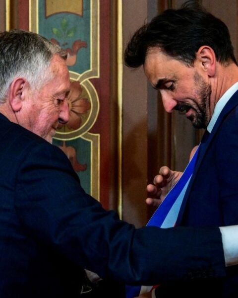 Municipales à Lyon : Jean-Michel Aulas remet l’écharpe de maire à Grégory Doucet sans recours pour irrégularités