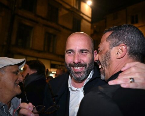 Nîmes devient la plus grande ville communiste de France avec la victoire de Vincent Bouget