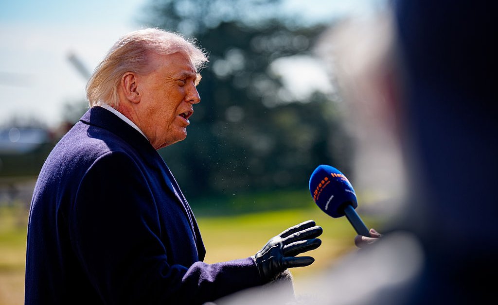 Pourquoi une attaque contre l'Iran maintenant ? Des conseillers clés de Trump évoquent des ‘tactiques de jeux, de pièges et de délais’