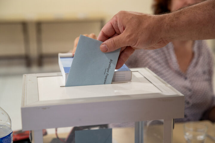 Réforme des municipales 2026 : fin du panachage, risque d'augmentation des votes nuls dans les communes françaises