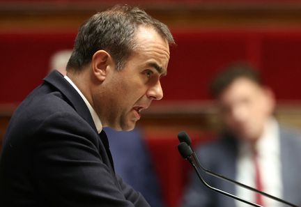 Sébastien Lecornu déplore l'inefficacité de la baisse de la TVA sur l'essence à l'Assemblée nationale