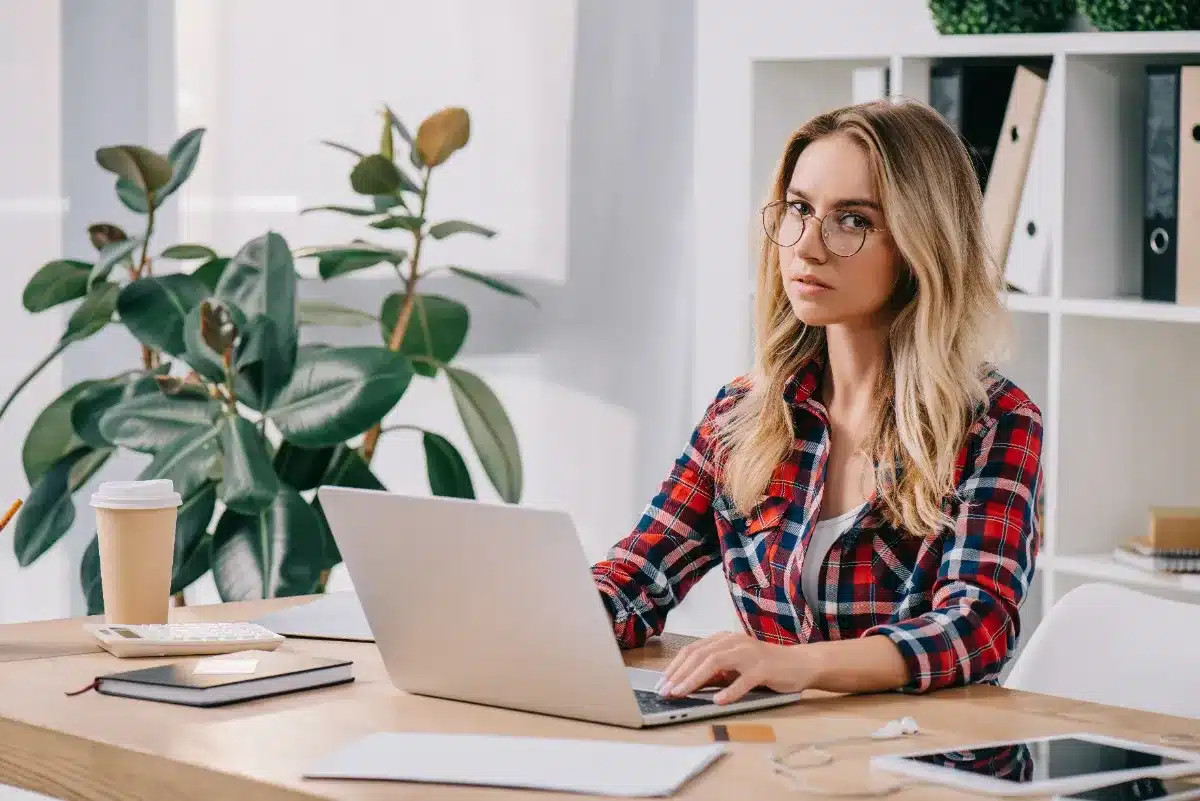 Un virement imprévu de 4 millions : elle acquiert un terrain avant d'être contrainte de tout rembourser