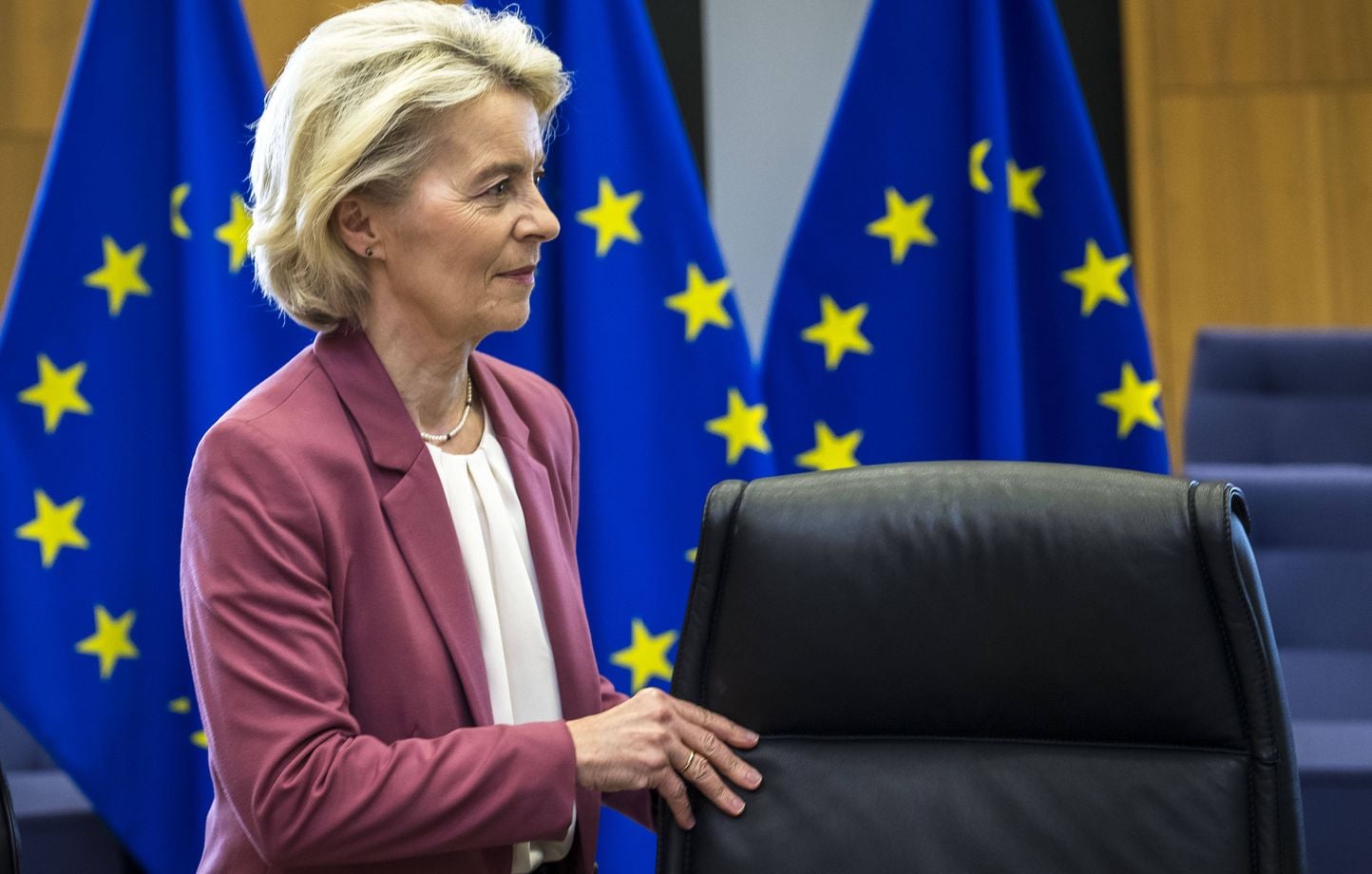 Ursula von der Leyen qualifie la réduction du nucléaire en Europe d'« erreur stratégique » lors d'une réunion à Paris