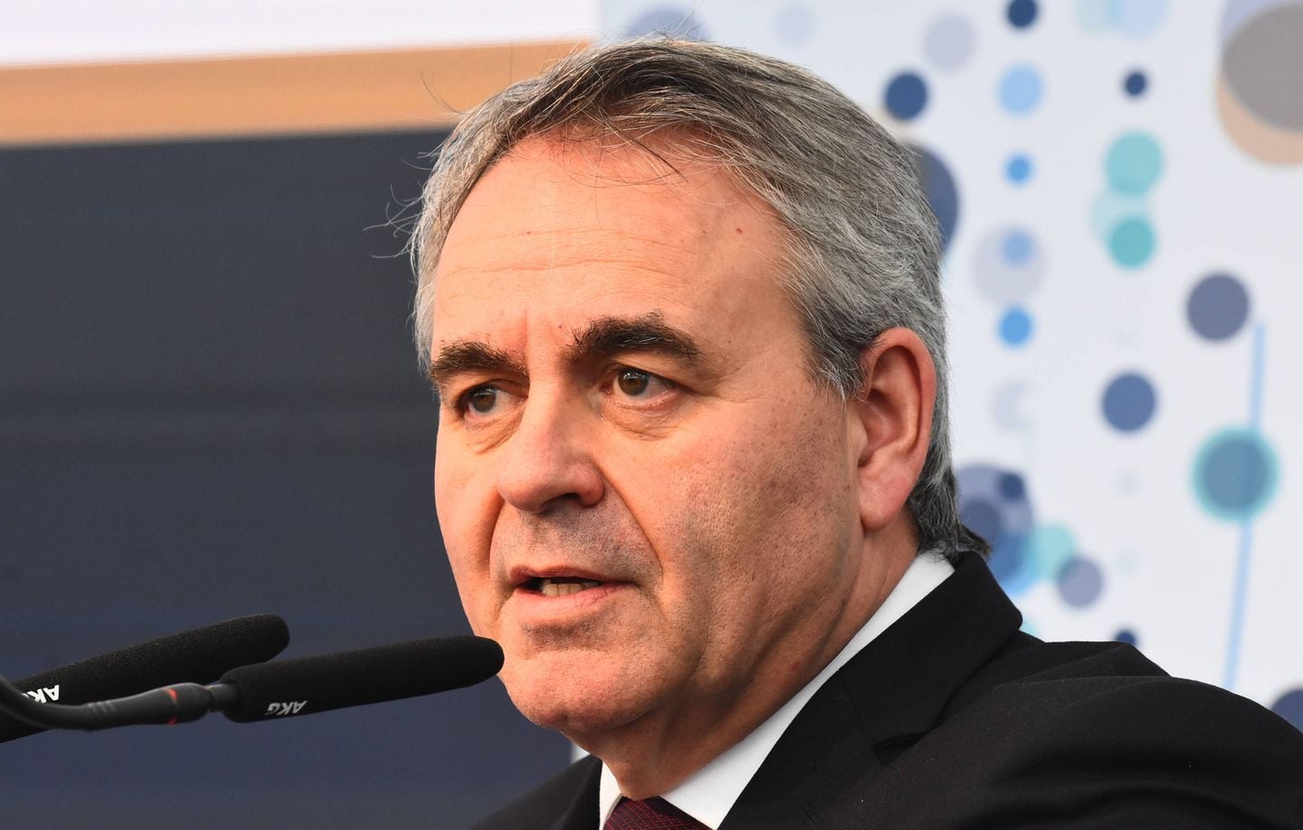 Xavier Bertrand plaide pour un front uni contre La France insoumise à Roubaix