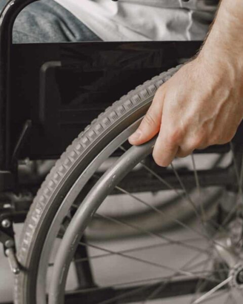 Accessibilité accrue des fauteuils roulants pour 185 000 personnes grâce à la réforme