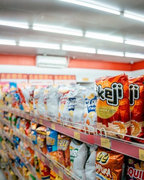 Aliments ultra-transformés : les organisations tirent la sonnette d'alarme.