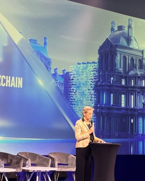 Anne Le Hénanff soutient l'industrie crypto à l'ouverture de la Paris Blockchain Week au Louvre