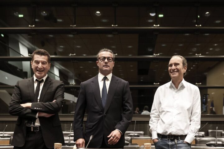 Audition de Niel et Pigasse devant la commission sur l'audiovisuel public : tensions élevées et critiques acerbes