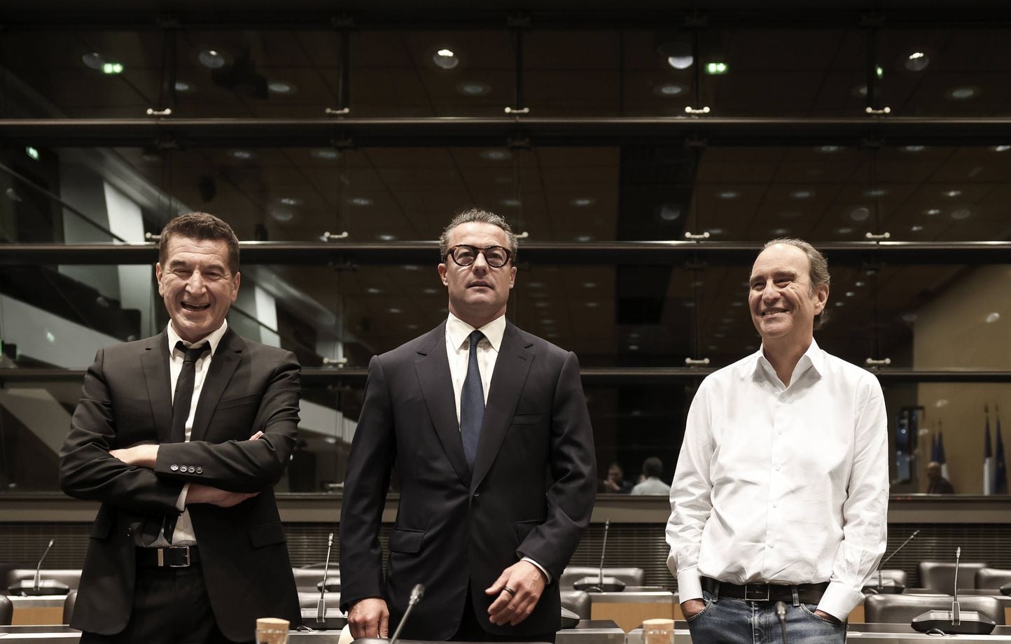 Audition de Niel et Pigasse devant la commission sur l'audiovisuel public : tensions élevées et critiques acerbes