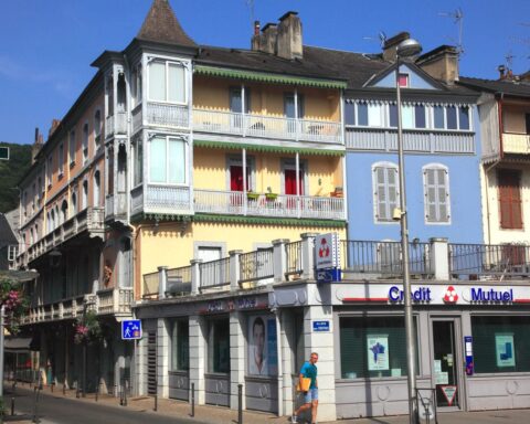 Bagnères-de-Bigorre : plainte déposée suite à des tags ciblant Bally Bagayoko et Rima Hassan