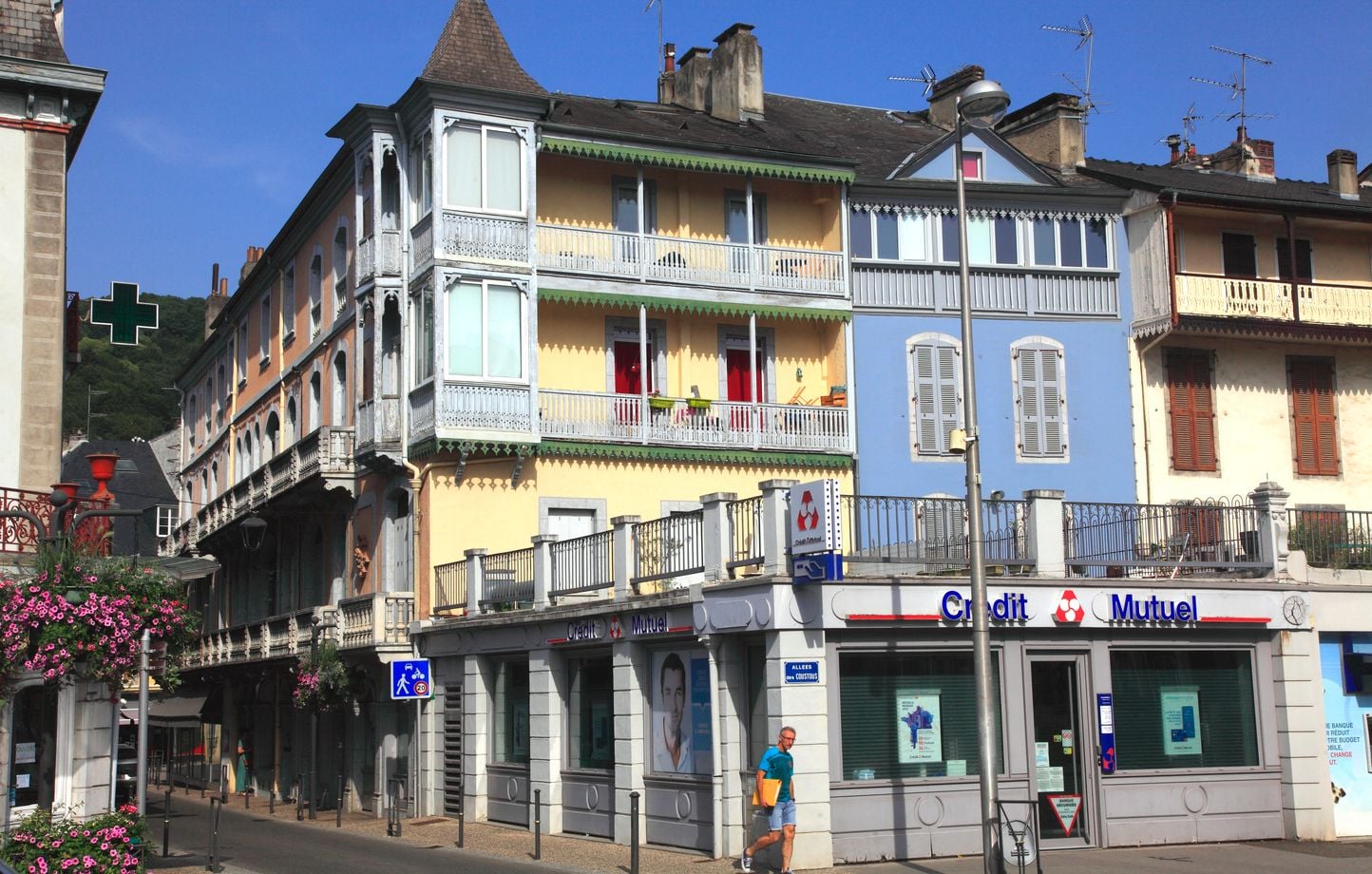 Bagnères-de-Bigorre : plainte déposée suite à des tags ciblant Bally Bagayoko et Rima Hassan