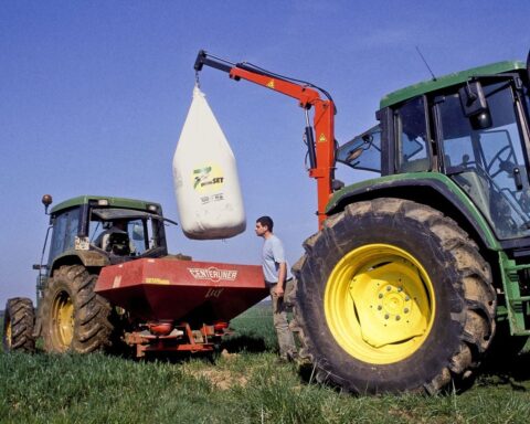 Blocage d’Ormuz : la flambée des prix des engrais menace les agriculteurs européens