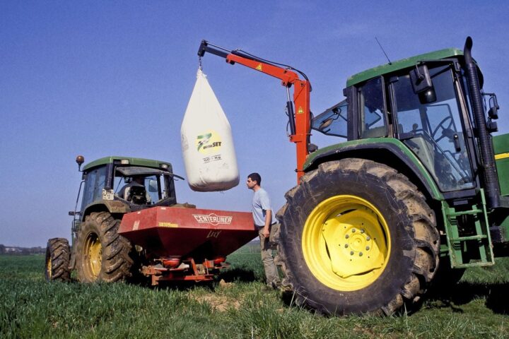 Blocage d’Ormuz : la flambée des prix des engrais menace les agriculteurs européens