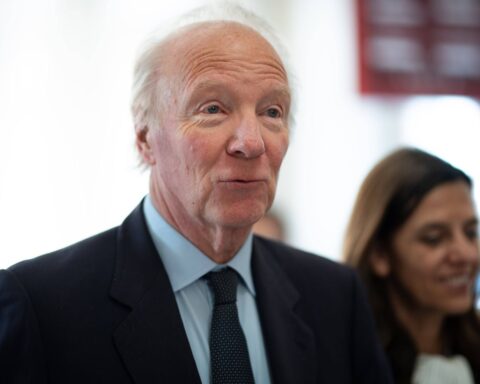 Brice Hortefeux, condamné dans l'affaire du financement libyen, doit quitter le conseil régional d'Auvergne-Rhône-Alpes