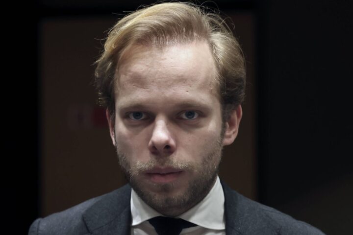 Charles Alloncle face aux critiques : la commission d'enquête sur l'audiovisuel public adoptée avec 12 voix contre 10