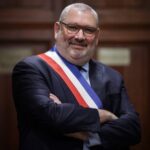 Christophe Barthès, maire RN de Carcassonne, retire le drapeau européen de l'hôtel de ville
