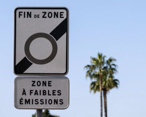 Des députés socialistes et écologistes saisissent le Conseil constitutionnel contre la suppression des zones à faibles émissions