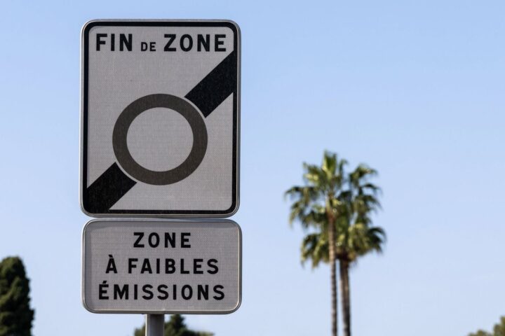 Des députés socialistes et écologistes saisissent le Conseil constitutionnel contre la suppression des zones à faibles émissions