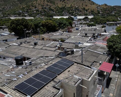 Des États se réunissent pour élaborer une feuille de route vers l'abandon des combustibles fossiles