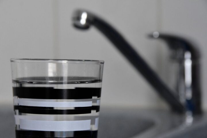 Eau potable : deux ONG poursuivent l’État pour protéger les captages menacés par les pollutions agricoles