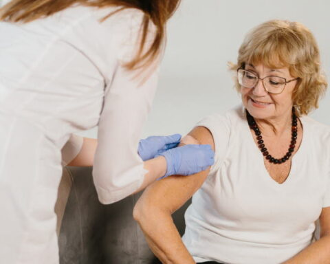 Efficacité du vaccin contre la grippe à 30 % pour la saison 2025-2026 selon Santé publique France