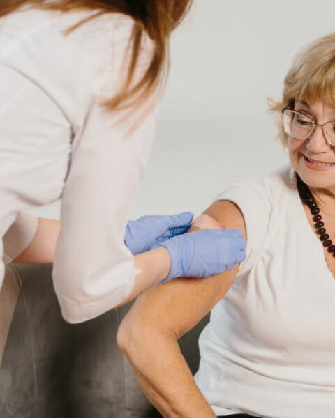 Efficacité du vaccin contre la grippe à 30 % pour la saison 2025-2026 selon Santé publique France