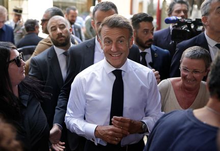 Emmanuel Macron critique les opposants à la coopération avec l'Algérie lors de sa visite en Ariège