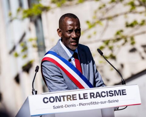 Emmanuel Macron prévu de croiser Bally Bagayoko ce mardi à Saint-Denis après silence sur les attaques racistes