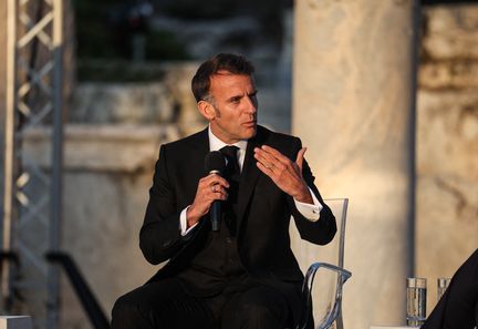 Emmanuel Macron souligne un "moment unique" face à l'opposition des dirigeants mondialistes à l'Europe