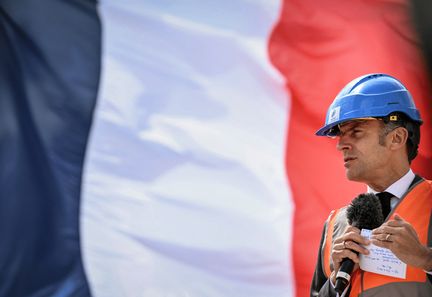 Emmanuel Macron visite la future mine de lithium à Échassières et annonce des mesures d'accélération des projets industriels
