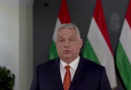 En Hongrie, Péter Magyar, cible d'une campagne de désinformation massive avant les élections