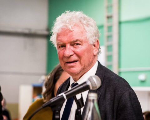 François Cuillandre, ancien maire de Brest, se présente comme conseiller à Molène pour les élections de mai