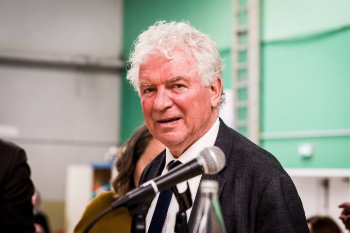 François Cuillandre, ancien maire de Brest, se présente comme conseiller à Molène pour les élections de mai