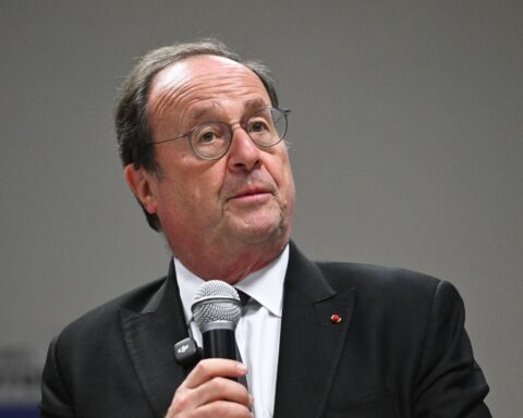 François Hollande se prépare pour la présidentielle de 2027 avec un retour en ligne de mire
