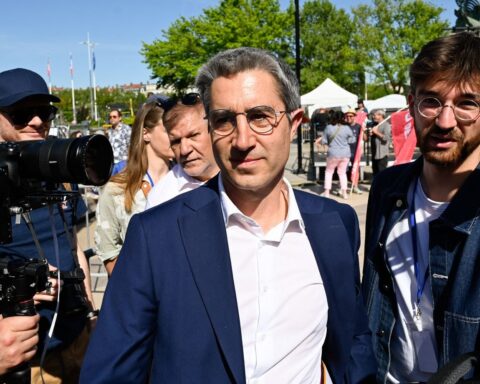 François Ruffin lance sa campagne présidentielle de 2027 pour défendre les travailleurs essentiels
