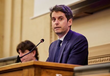 Gabriel Attal critique le blocage de la publication du rapport sur l'audiovisuel public