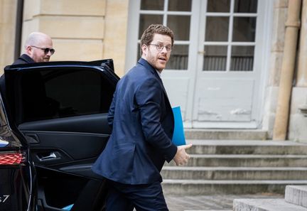 Hausse des prix des carburants : l'aide de l'État sera compensée par des coupes budgétaires, annonce le ministre des Comptes publics