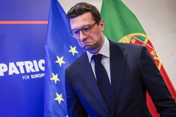 Immigration : Jordan Bardella critique l'Espagne pour son plan de régularisation des sans-papiers