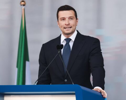 Jordan Bardella exprime des doutes sur la justice française au Parlement européen