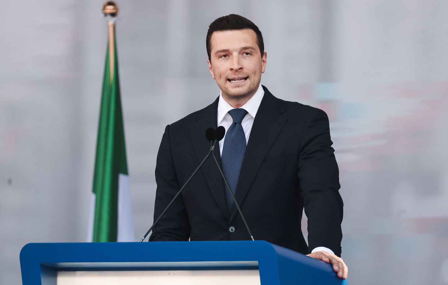 Jordan Bardella exprime des doutes sur la justice française au Parlement européen