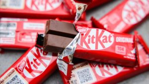 KitKat intensifie ses efforts pour retrouver 400 000 barres de chocolat volées