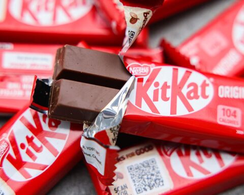 KitKat intensifie ses efforts pour retrouver 400 000 barres de chocolat volées