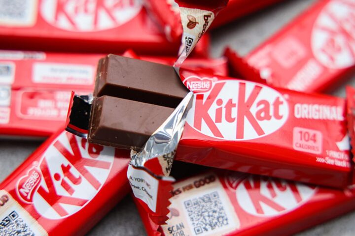 KitKat intensifie ses efforts pour retrouver 400 000 barres de chocolat volées