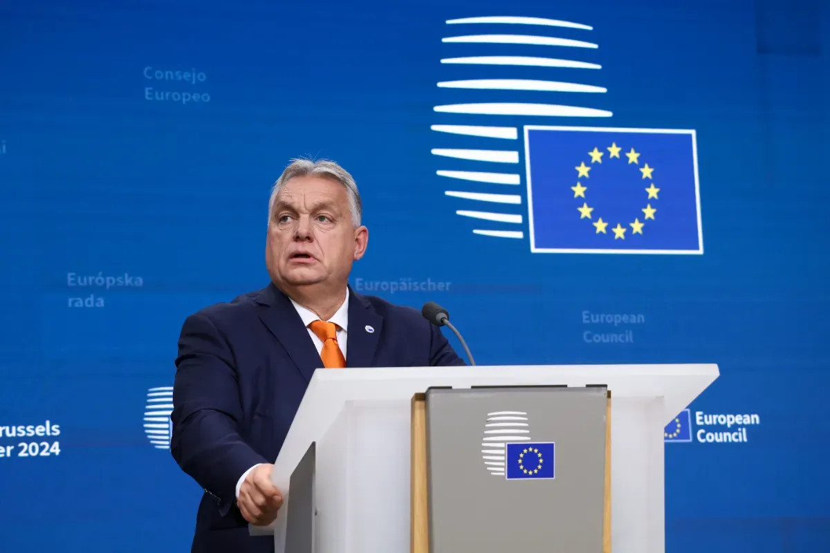 La chute de Viktor Orban en Hongrie suscite des craintes chez certains dirigeants européens tandis que d'autres célèbrent discrètement cette situation.