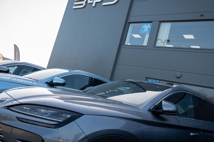 La guerre en Iran stimule un intérêt mondial croissant pour les véhicules électriques